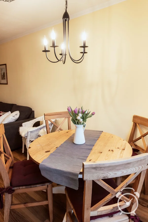 Essbereich mit 4 Stühlen