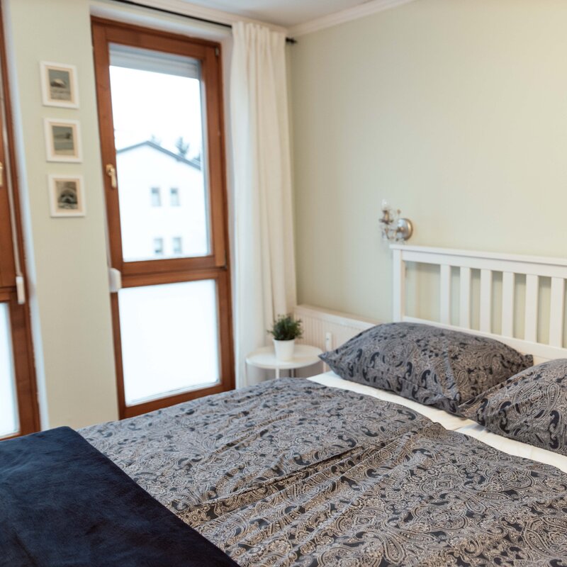 kuscheliges, helles und ruhiges Schlafzimmer