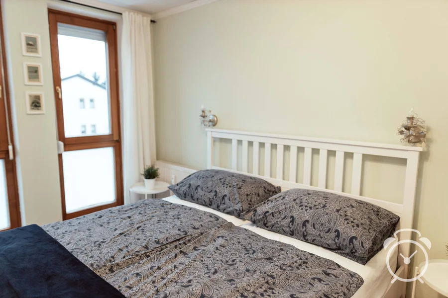 kuscheliges, helles und ruhiges Schlafzimmer