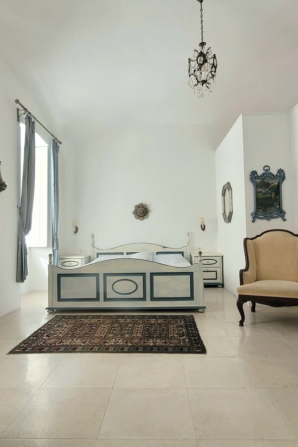 Bed room
