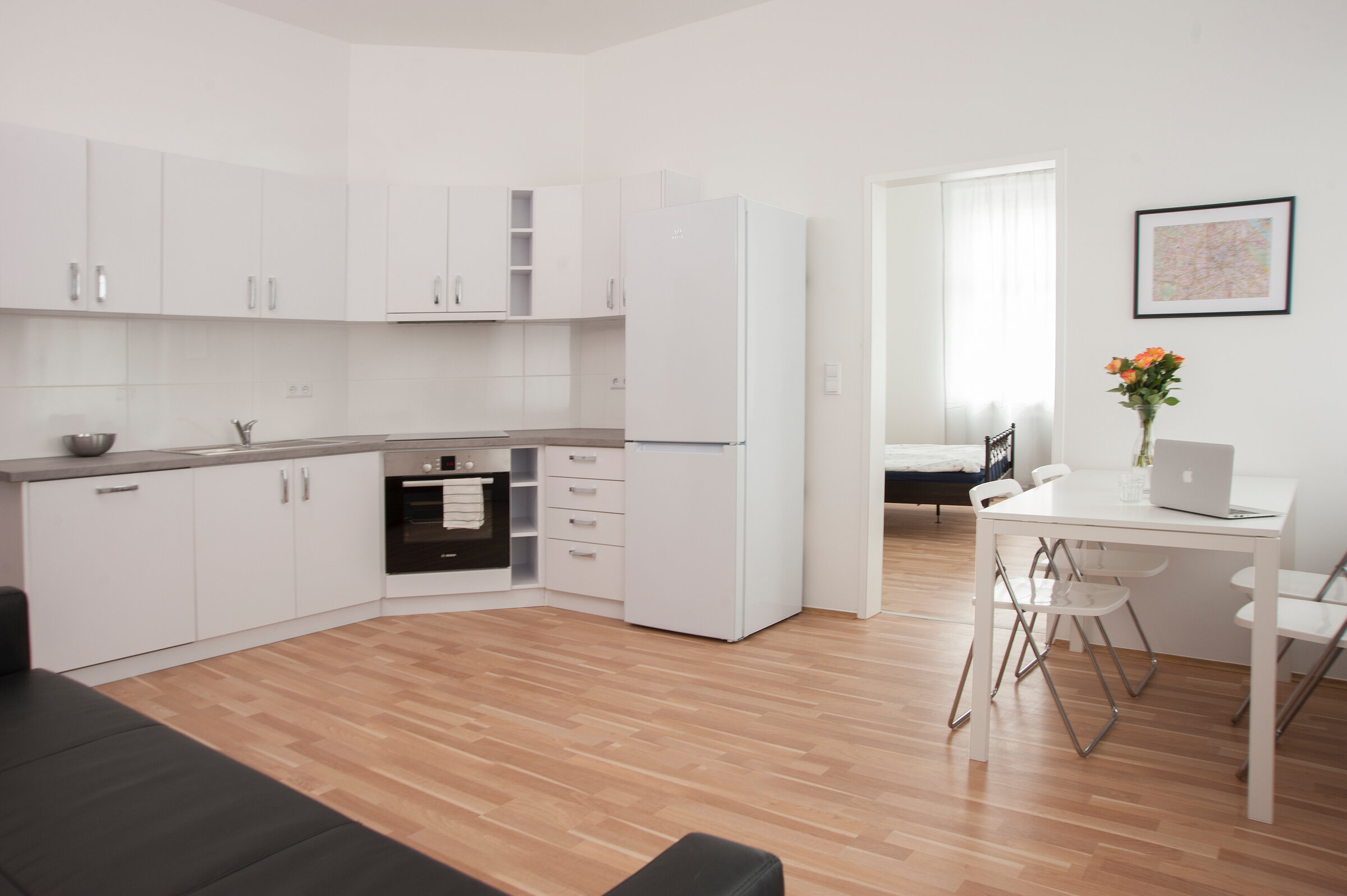 Bright 2-room apartment with open kitchen – short-term rental & temporary housing in Vienna, for 1 to 6 months