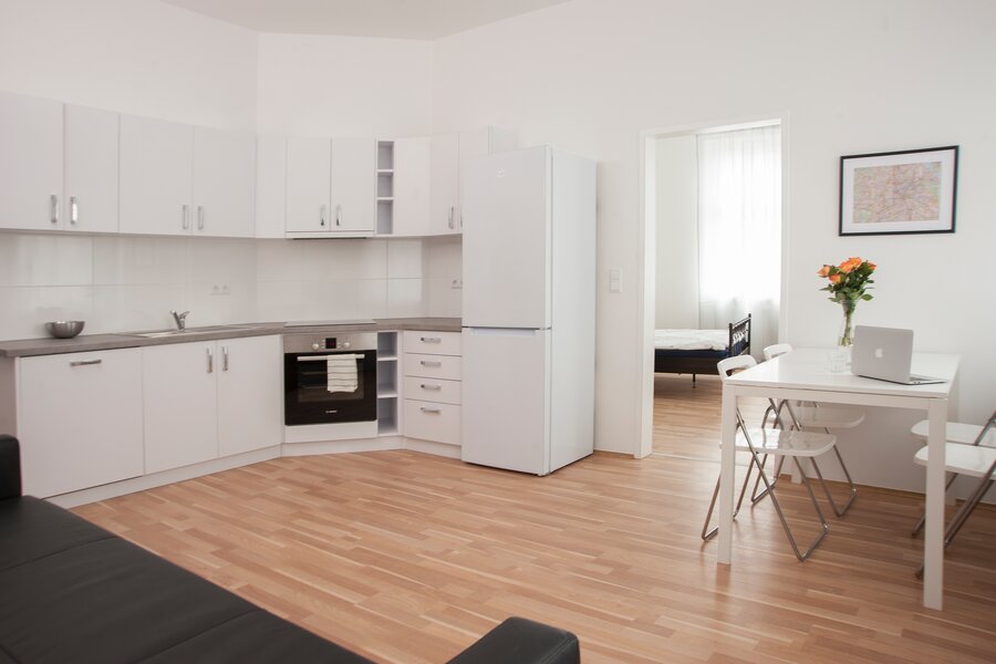 Bright 2-room apartment with open kitchen – short-term rental & temporary housing in Vienna, for 1 to 6 months