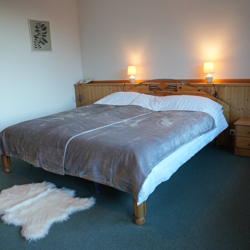 Doppelbett mit Bezügen | © privat