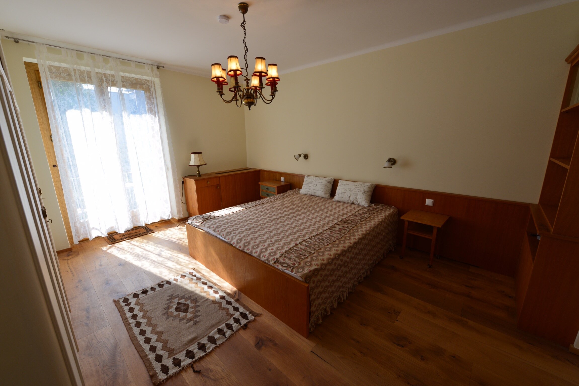 Schlafzimmer mit Südbalkon und Einbauschrank