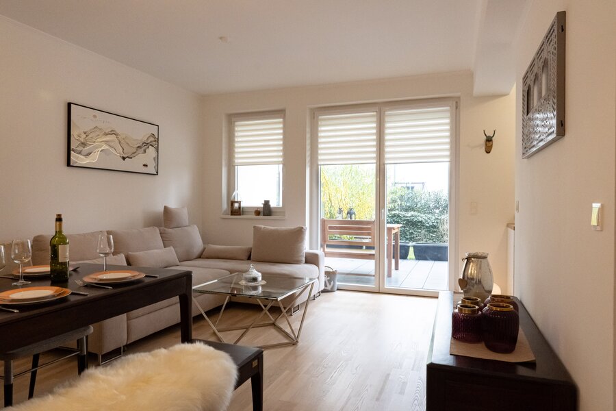 mit Blick zur Terrasse und Garten | © Michael Furtenbach