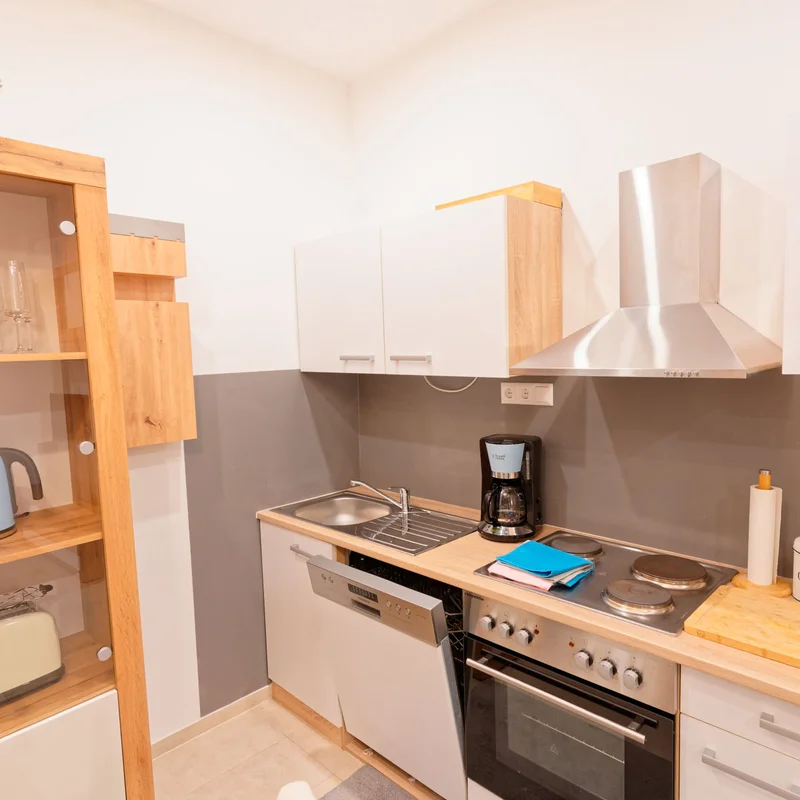 Küche mit Kaffeemaschine, Espresso Maschine, Geschirrspüler, Wasserkocher, Toaster, u.v.m. | © Sammer