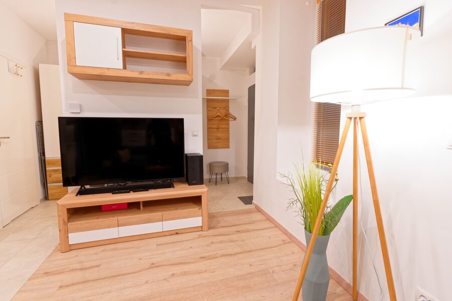 55 Zoll TV, Soundbar, Magenta TV Box mit über 125 Sendern | © Sammer