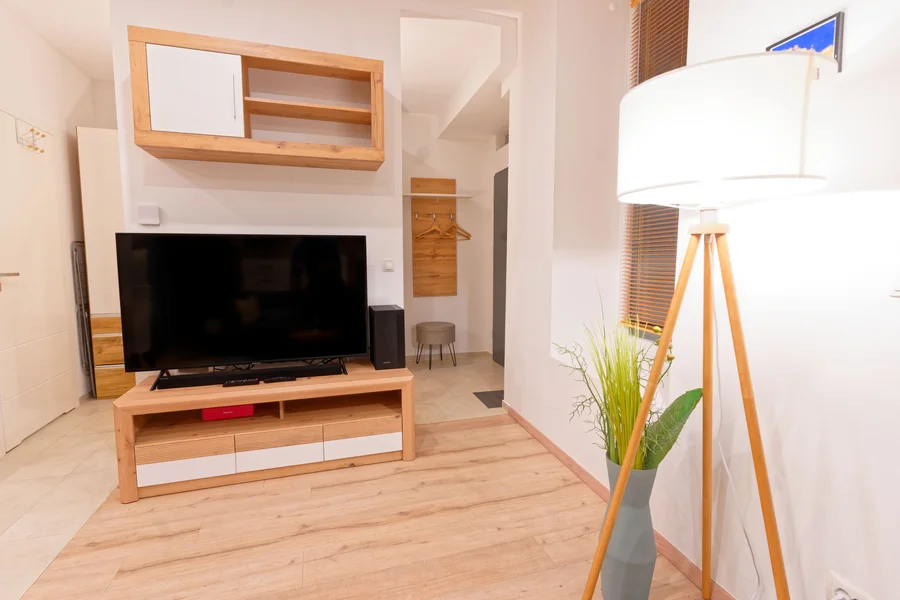 55 Zoll TV, Soundbar, Magenta TV Box mit über 125 Sendern | © Sammer