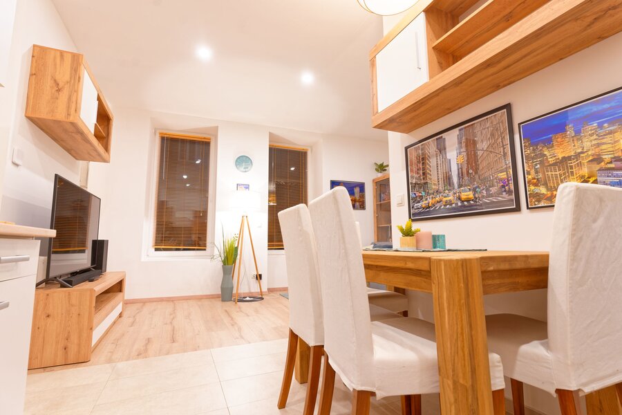 Blick auf die Wohnung und die Außenfenster | © Sammer