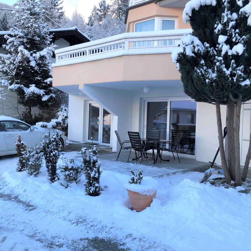 Außenansicht der Wohnung in Winter
