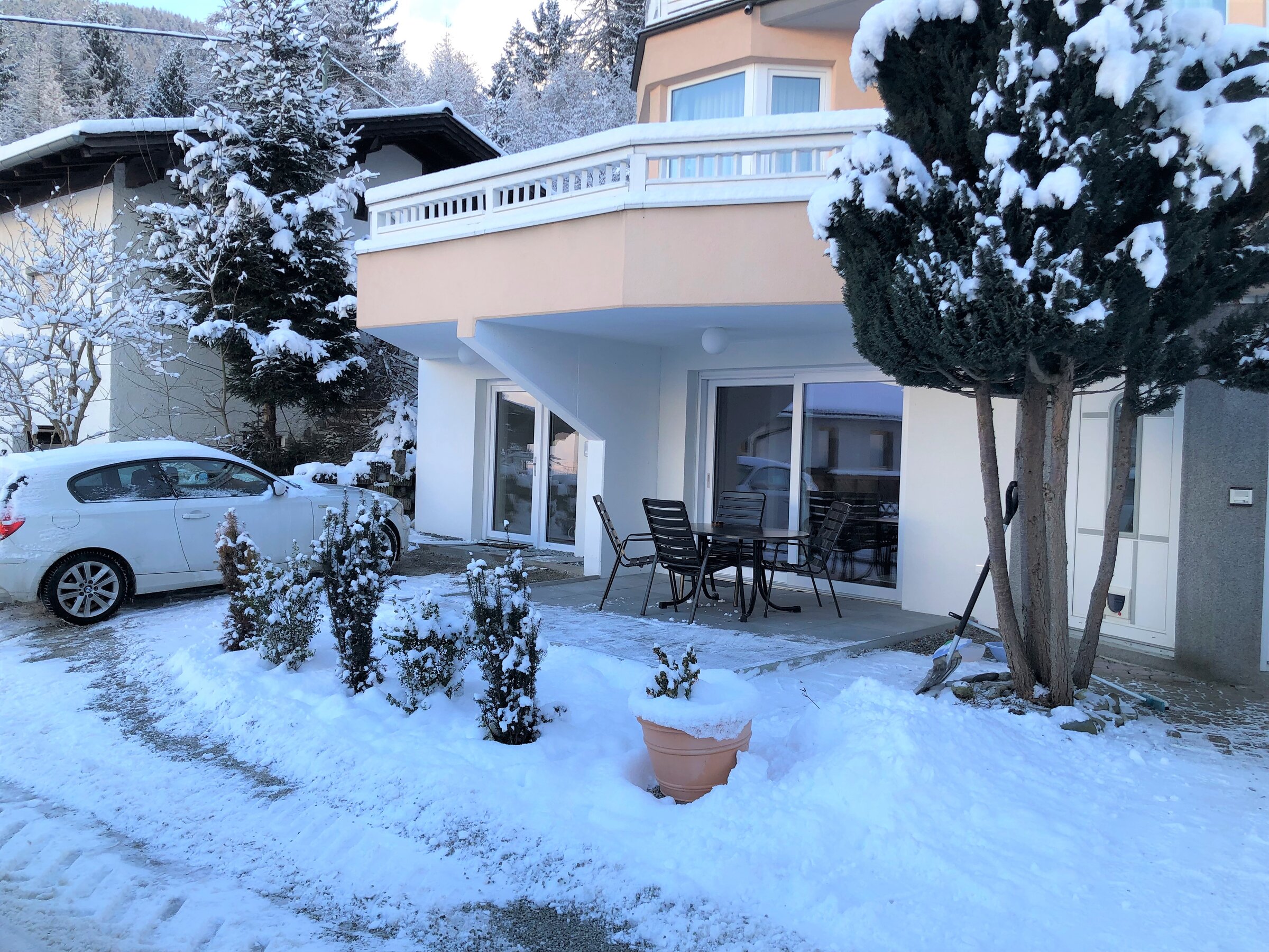 Außenansicht der Wohnung in Winter
