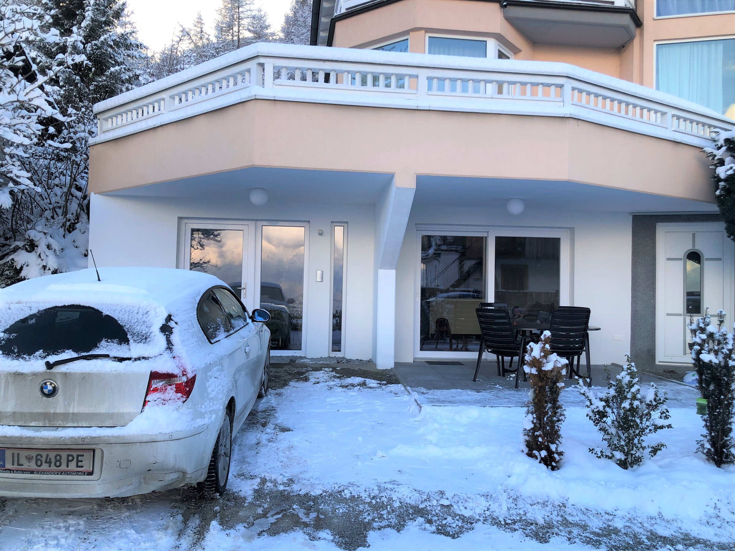 Außenansicht der Wohnung in Winter