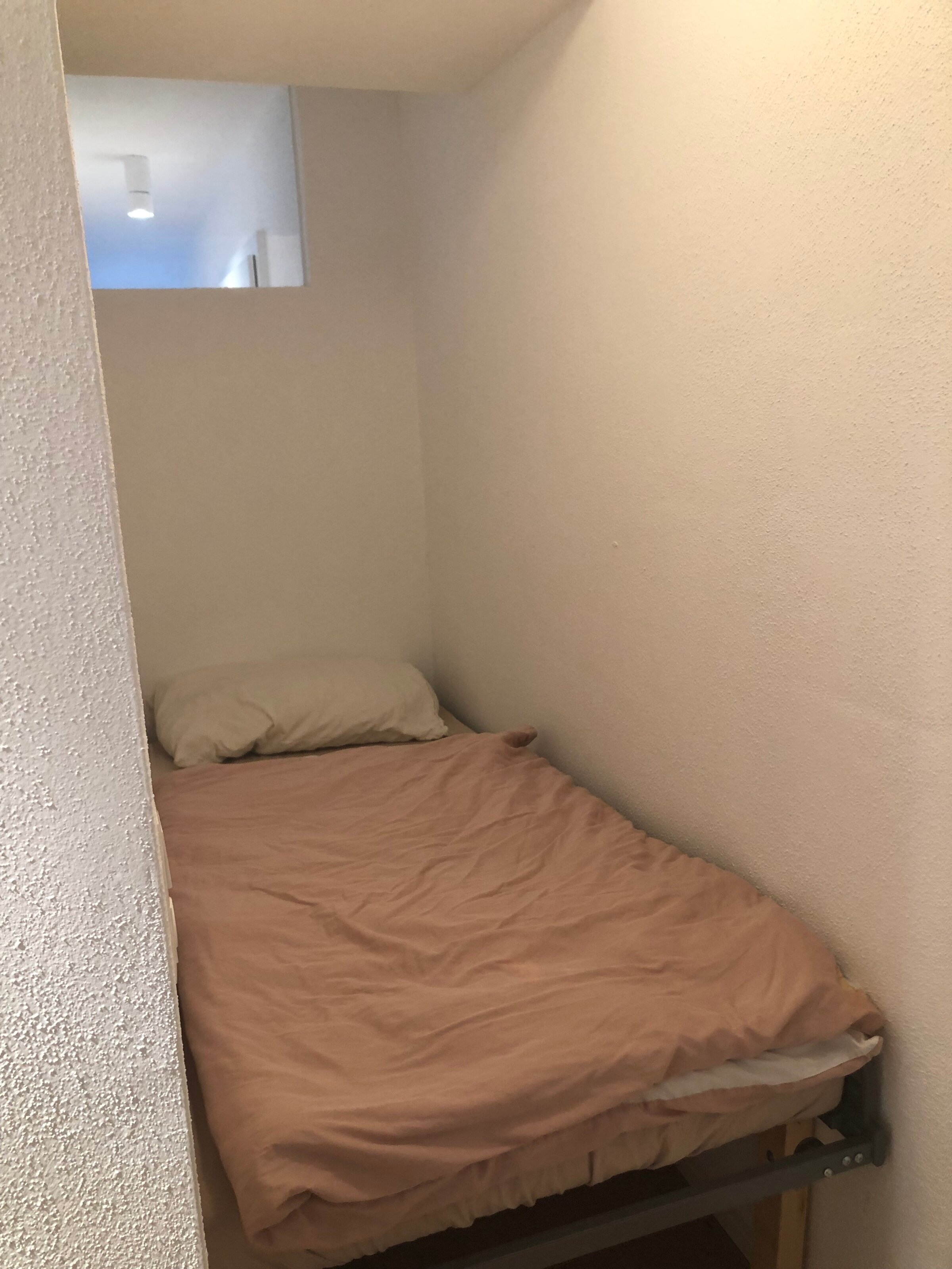 verstecktes Bett