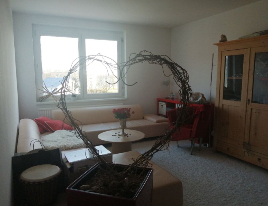 Hier kann noch eine 90 cm oder eine 1,60m x 2m Matratze auf den Boden gelegt werden.