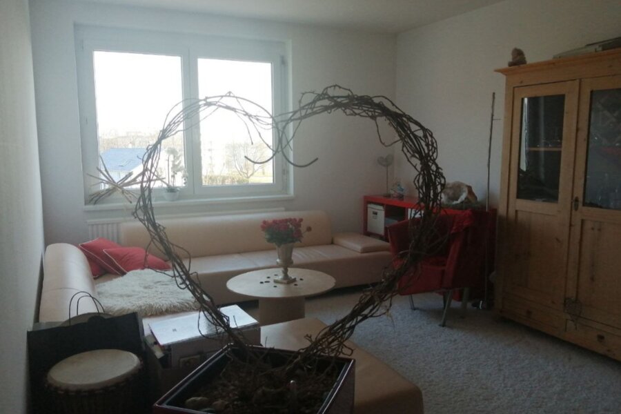 Hier kann noch eine 90 cm oder eine 1,60m x 2m Matratze auf den Boden gelegt werden.