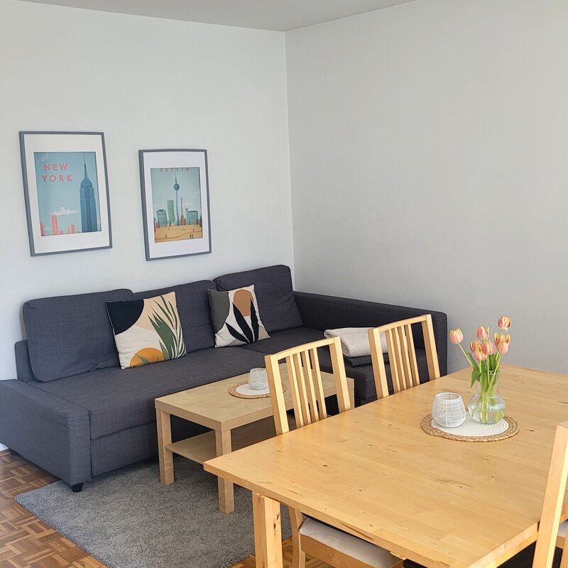 Bright living & dining area with parquet: 2-room apartment for short-term rental & temporary housing, 1 to 6 months, Salzburg