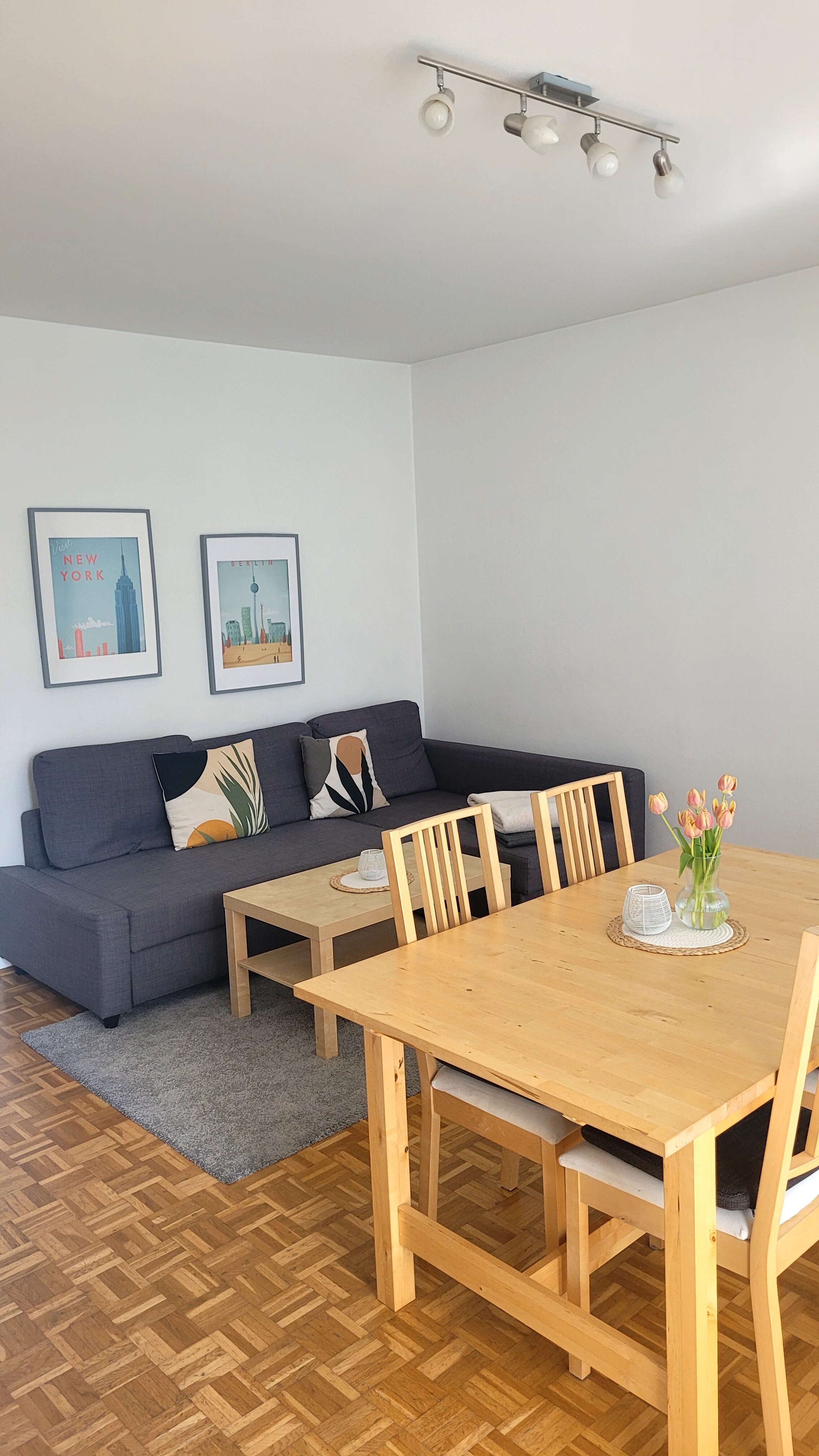Bright living & dining area with parquet: 2-room apartment for short-term rental & temporary housing, 1 to 6 months, Salzburg