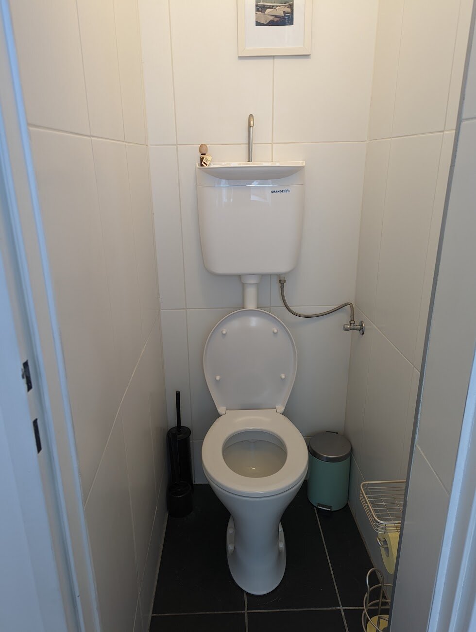 WC mit Waschbecken