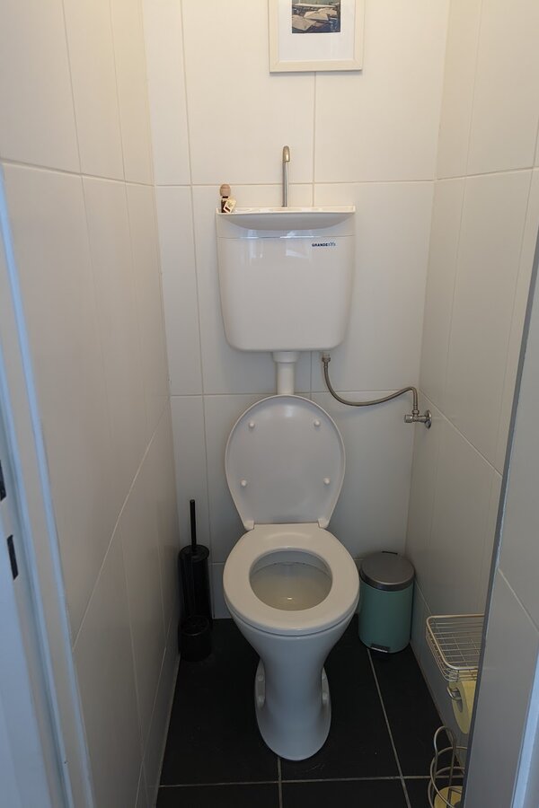 WC mit Waschbecken