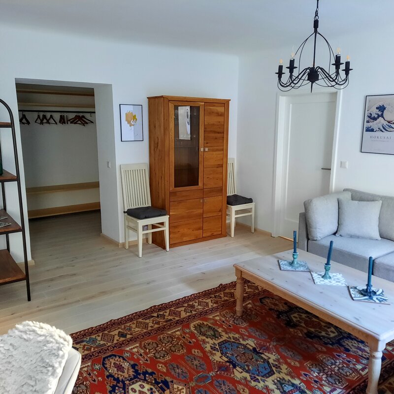 Sofaecke, Esstisch und Küche | © Gerti