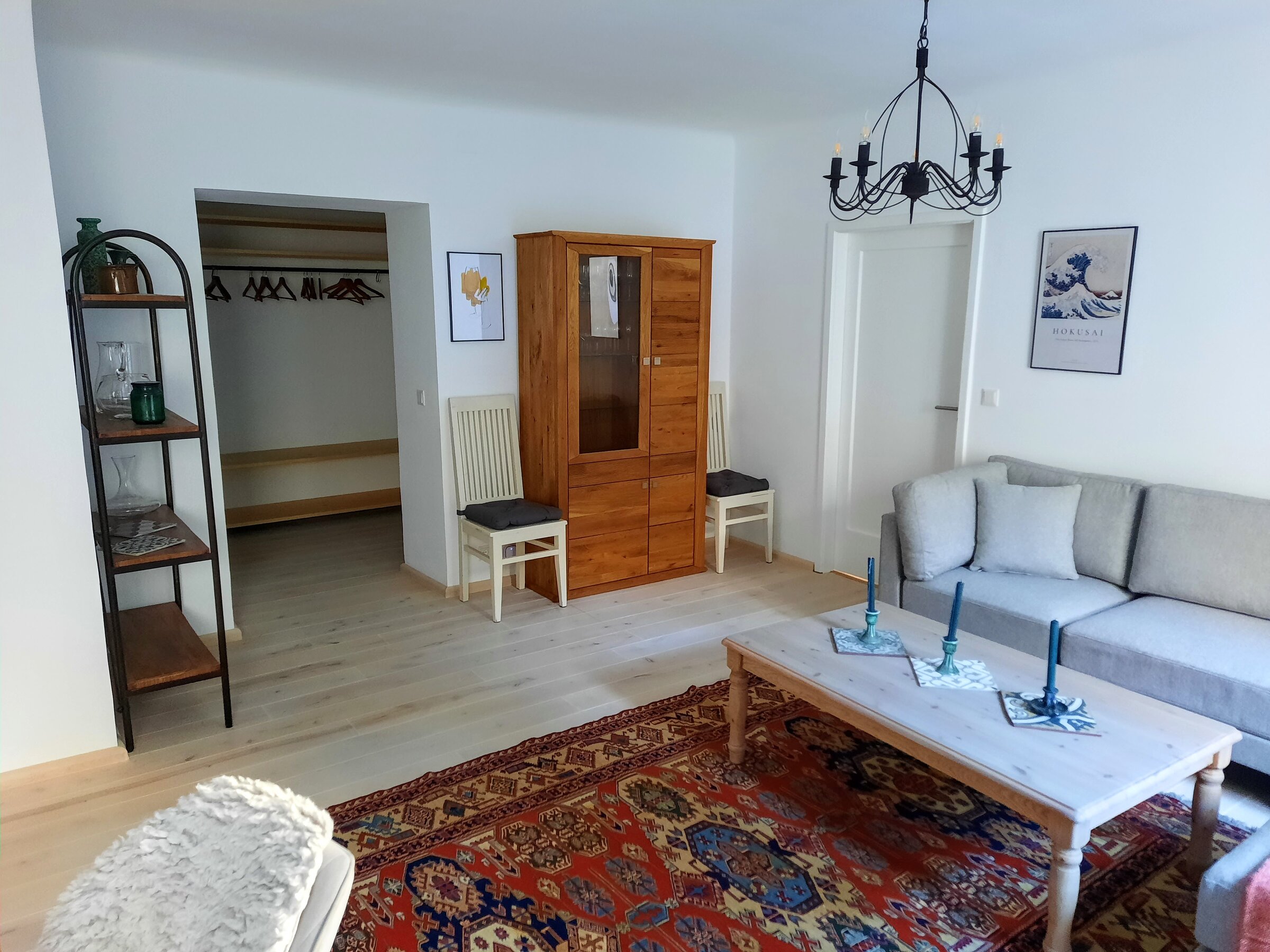 Sofaecke, Esstisch und Küche | © Gerti