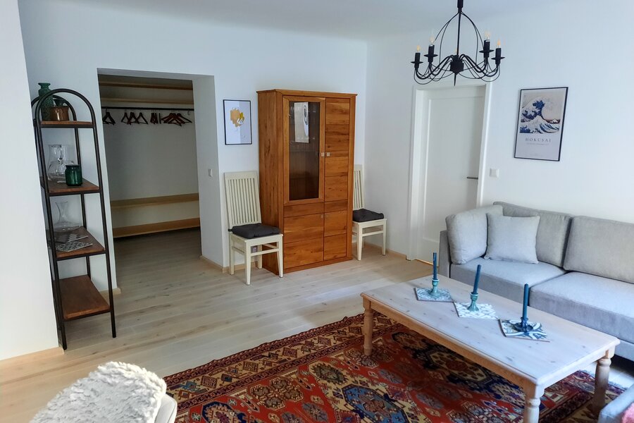 Sofaecke, Esstisch und Küche | © Gerti