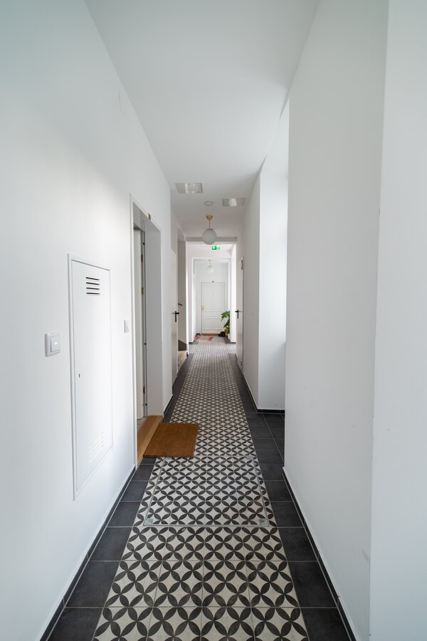 Access corridor and entrance area