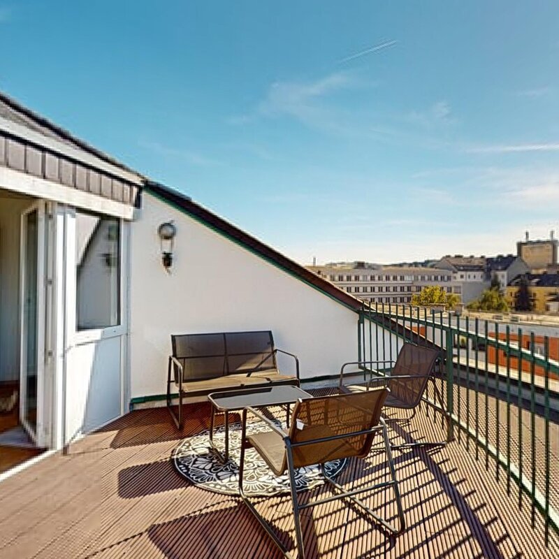 Sonnige Dachterrasse mit Stadtblick – 1-Zimmer Apartment zur Kurzzeitmiete in Linz, Wohnen auf Zeit für 1 bis 6 Monate.