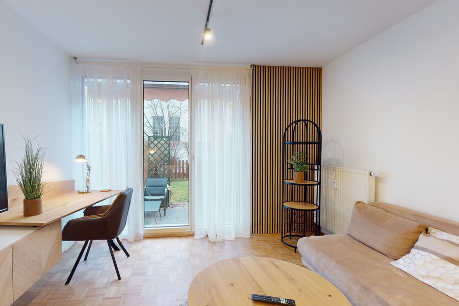 Wohnraum mit Schreibtisch 