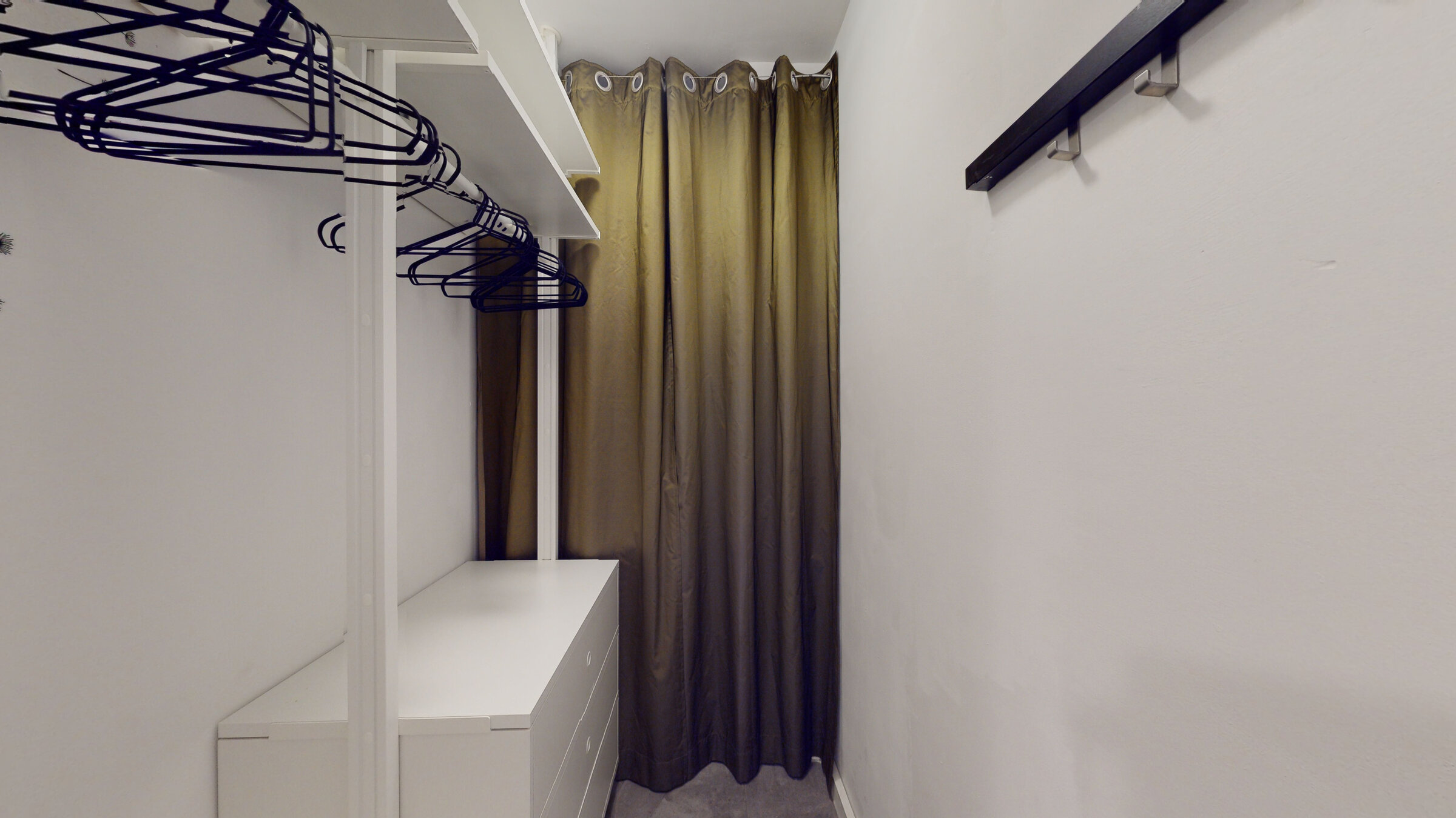 Begehbarer Kleiderschrank