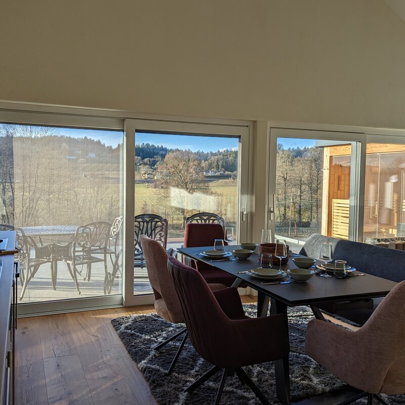 Kitchen & dining area