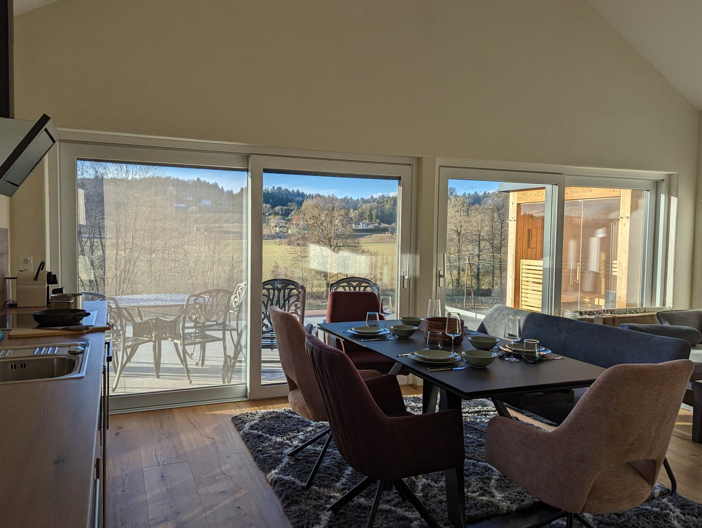 Kitchen & dining area