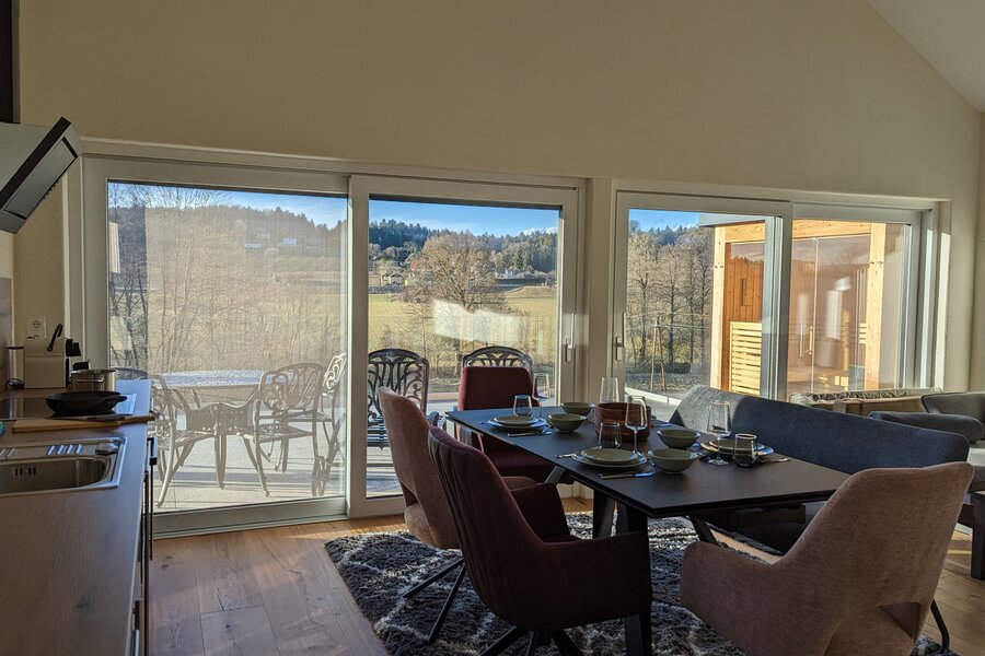 Kitchen & dining area
