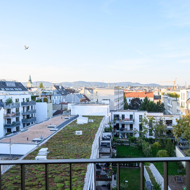 Balkon mit Panoramablick über Wien – 2-Zimmer Wohnung zur Kurzzeitmiete, Wohnen auf Zeit für 1 bis 6 Monate.