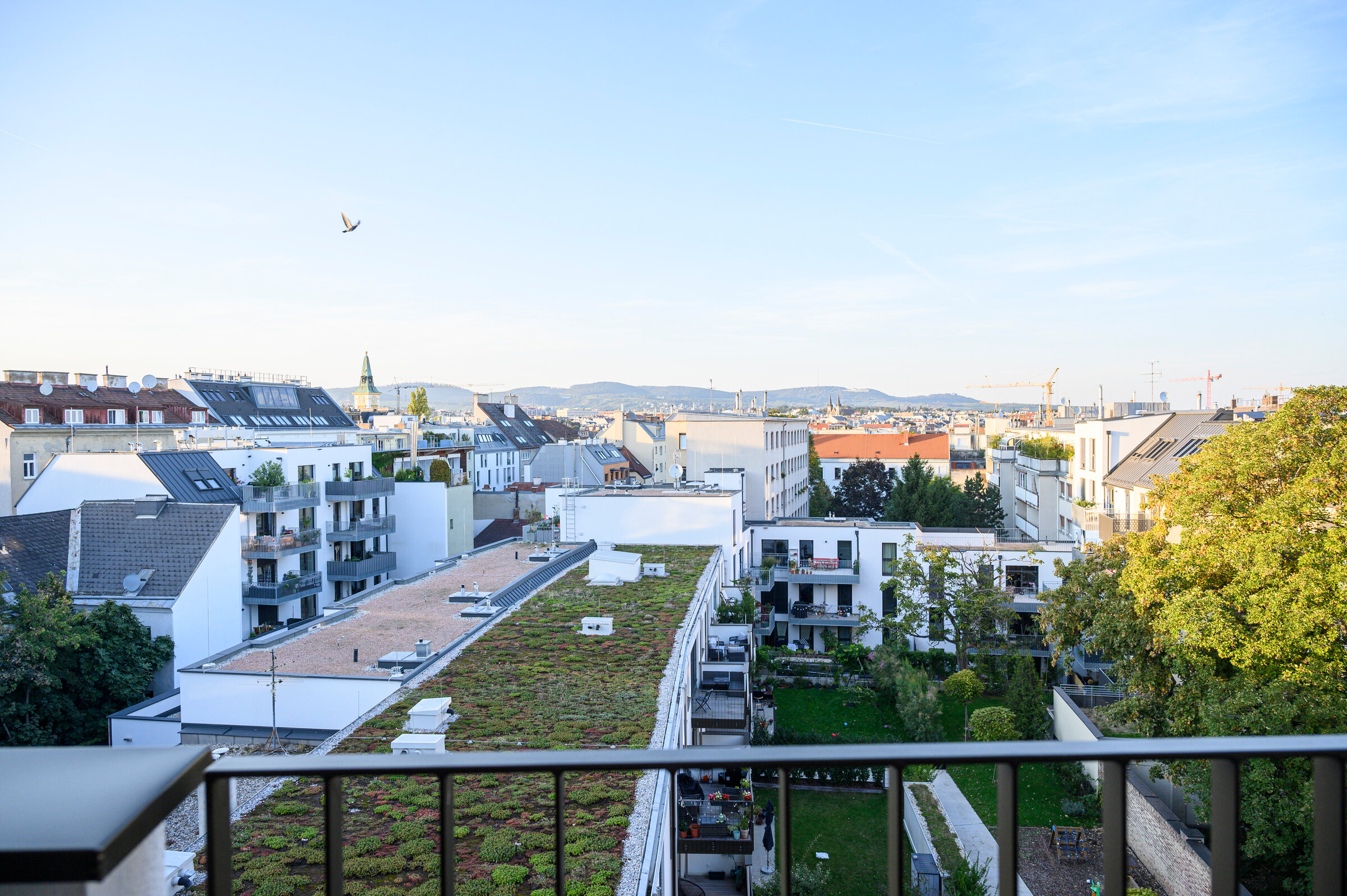 Balkon mit Panoramablick über Wien – 2-Zimmer Wohnung zur Kurzzeitmiete, Wohnen auf Zeit für 1 bis 6 Monate.