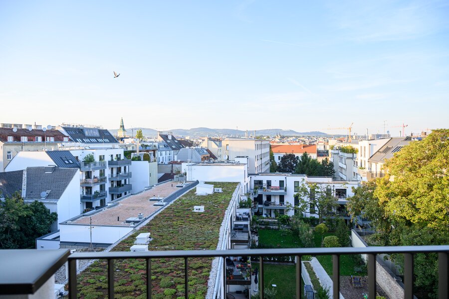 Balkon mit Panoramablick über Wien – 2-Zimmer Wohnung zur Kurzzeitmiete, Wohnen auf Zeit für 1 bis 6 Monate.