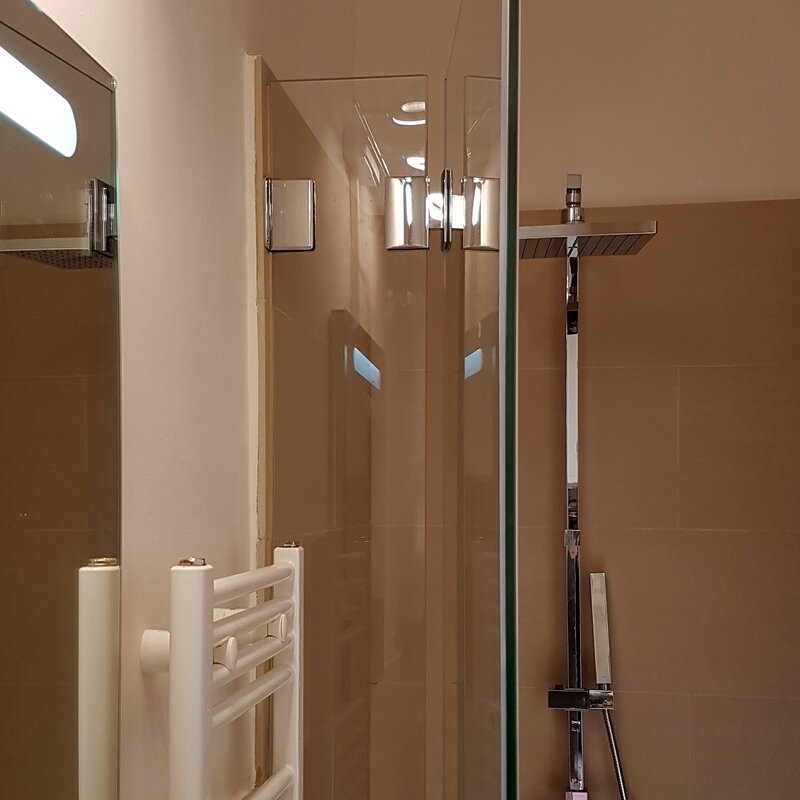 1. Badezimmer mit Dusche