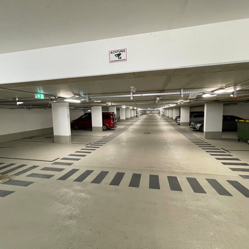Tiefgarage mit Stellplatz