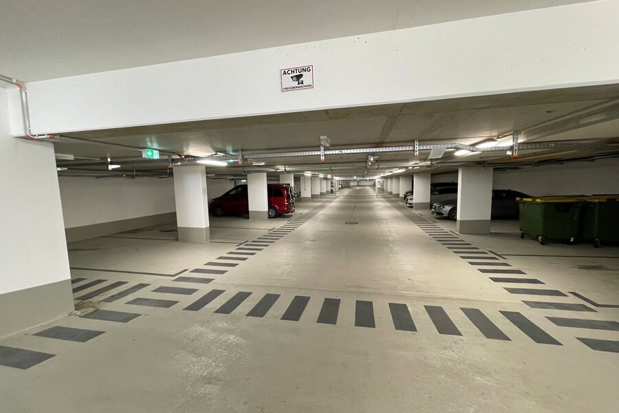 Tiefgarage mit Stellplatz