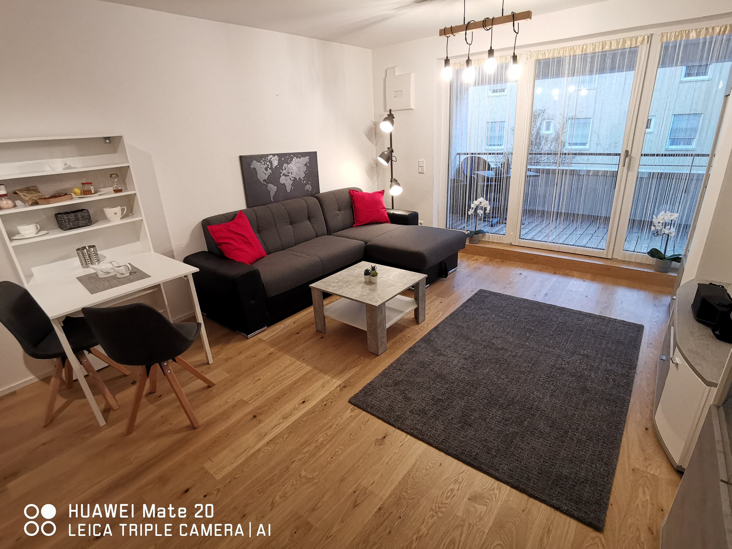 Bright living room with balcony – 2-room apartment for short-term rental & temporary housing for 1 to 6 months in Freilassing
