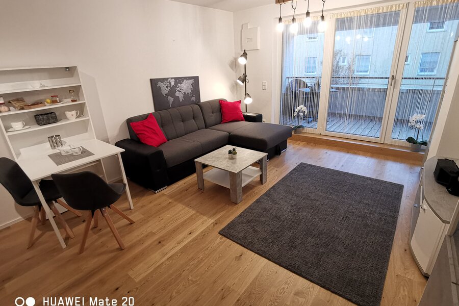 Bright living room with balcony – 2-room apartment for short-term rental & temporary housing for 1 to 6 months in Freilassing
