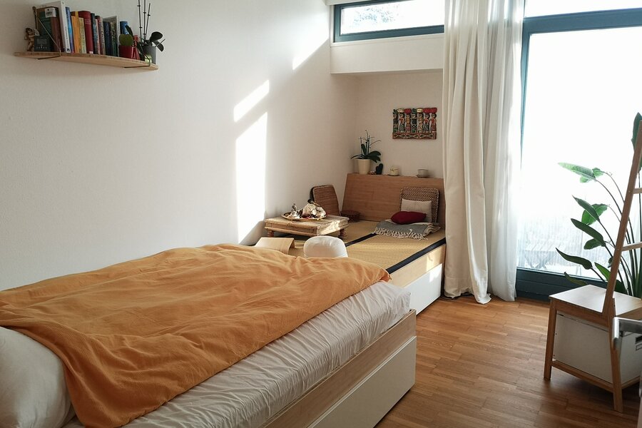 Schlafzimmer 1: Doppelbett, Meditationsbereich