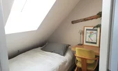 Guest room with workspace