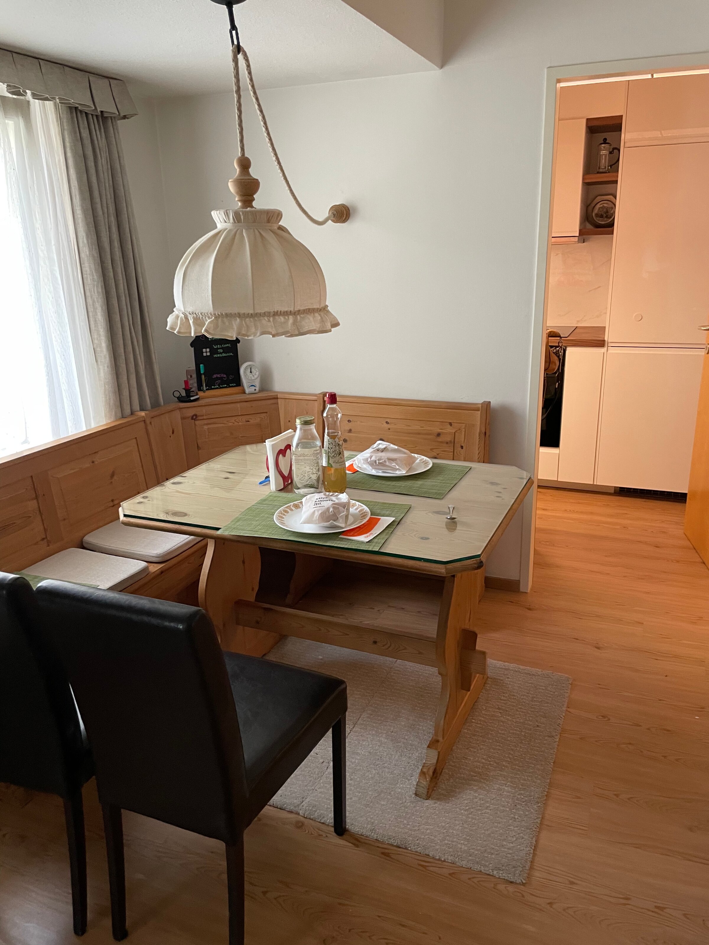 Cozy dining nook with wood furniture – 2-room apt for short-term rental & temporary housing for 1 to 6 months in Innsbruck