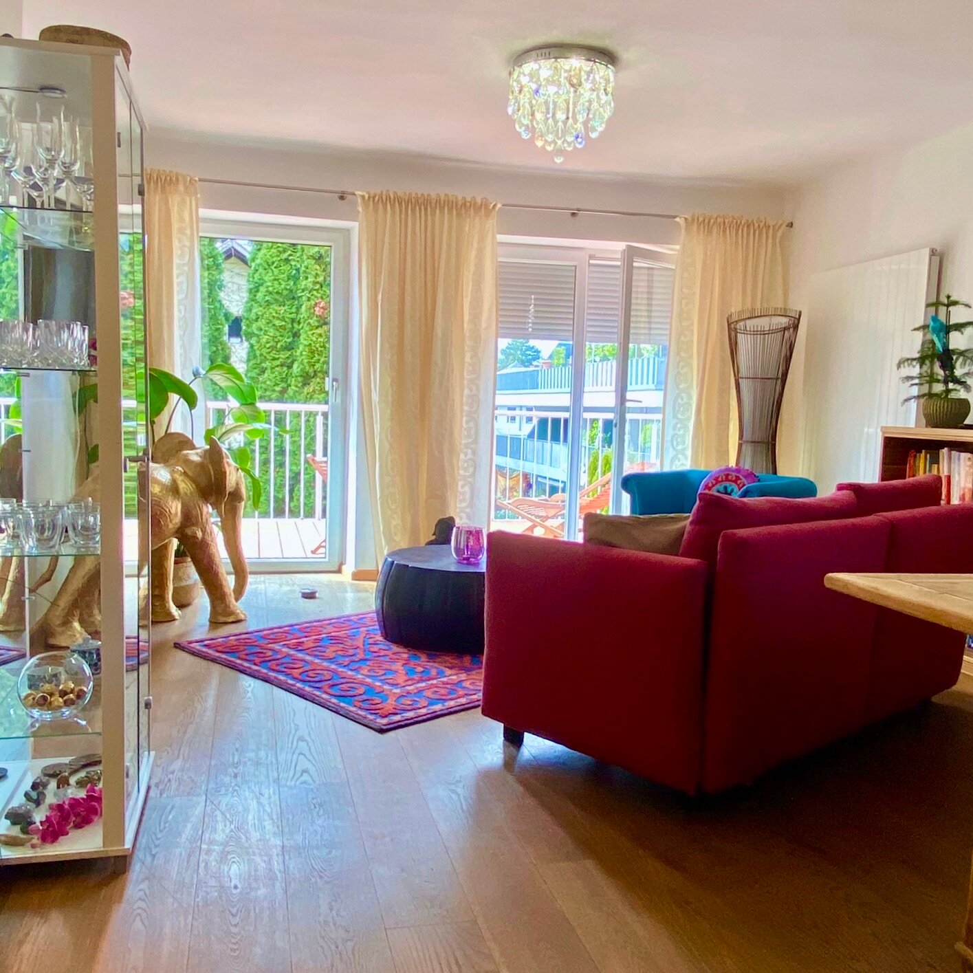 Ein besonderes Zuhause auf Zeit in Salzburgs ruhigem Nonntal – mit viel Privatsphäre, persönlichem Charakter und allem Komfort für einen längeren Aufenthalt. | © Regina Krünes