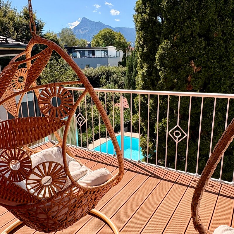 Direct views of the Untersberg from the private southwest-facing terrace – a special place to enjoy the sun and unwind. | © Regina Krünes