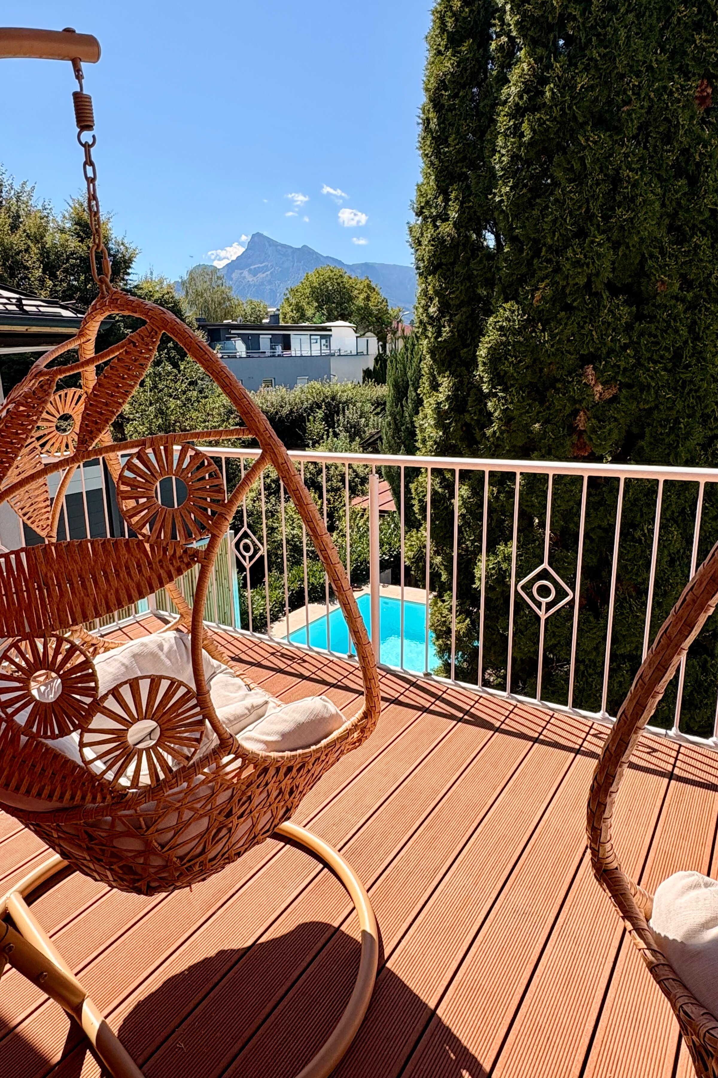 Direct views of the Untersberg from the private southwest-facing terrace – a special place to enjoy the sun and unwind. | © Regina Krünes