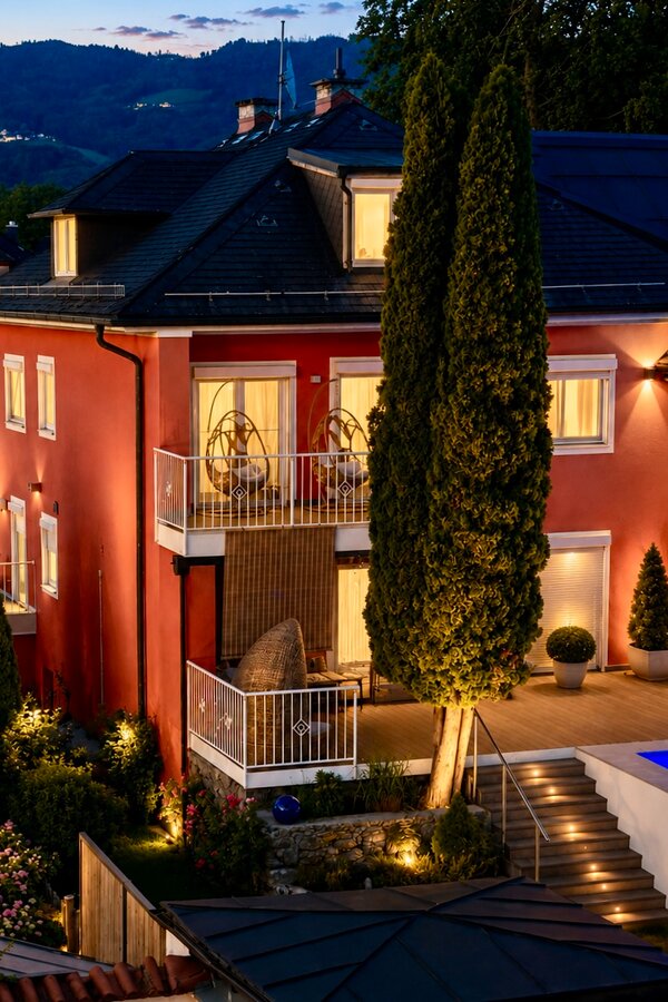 Anam Kara ist eine private Boutique-Suite im ersten Stock der Villa Regina Krünes im Salzburger Stadtteil Nonntal. Sie verbindet eine ruhige Wohnlage mit besonderem Interieur und persönlicher Atmosphäre – ideal für Gäste, die mehrere Wochen oder Monate in Salzburg leben, arbeiten, forschen oder vorübergehend hier ihren Lebensmittelpunkt haben. | © Regina Krünes