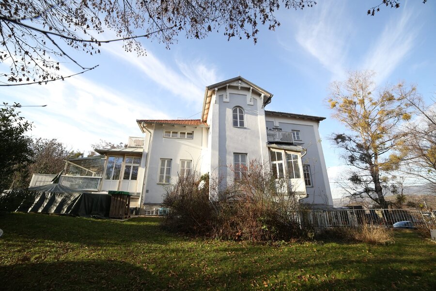 Villa mit der im EG befindlichen Wohnung