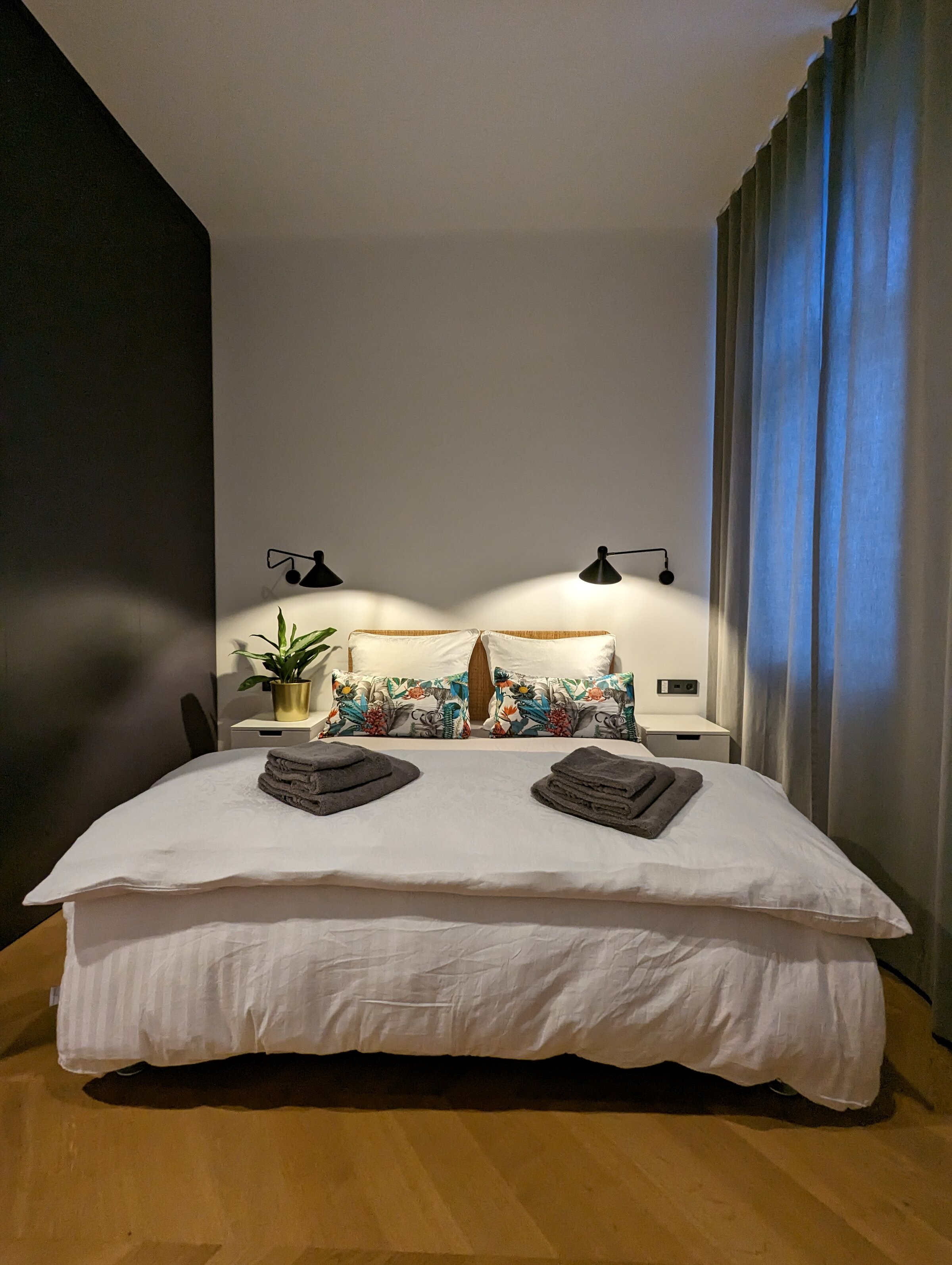 Schlafzimmer 1